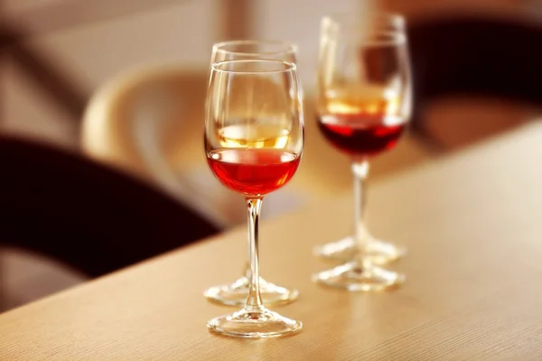 Many glasses of different wine — Stock Photo, Image