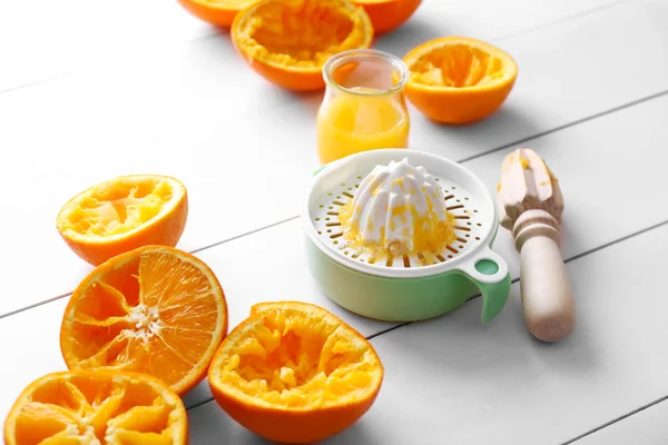Odšťavňování delicious pomeranče — Stock fotografie
