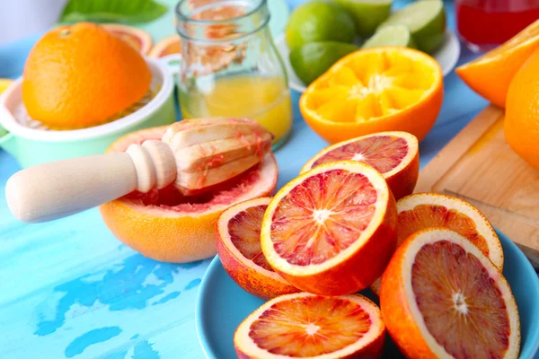 Odšťavňování citrusových lahodné — Stock fotografie