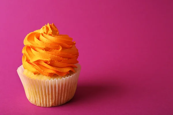 Bolo de aniversário colorido — Fotografia de Stock