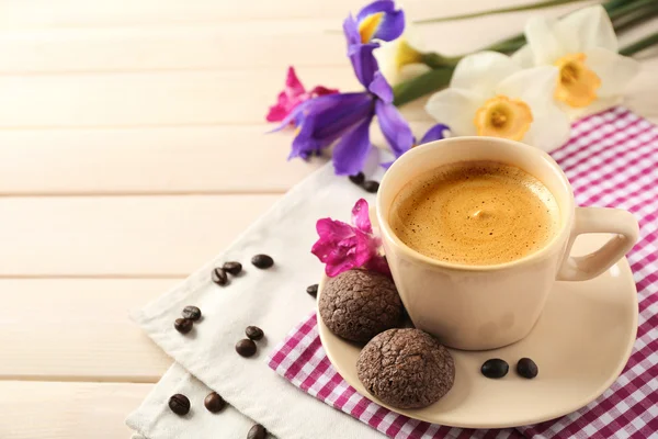 Cup of coffee with cookies — Stock Photo, Image