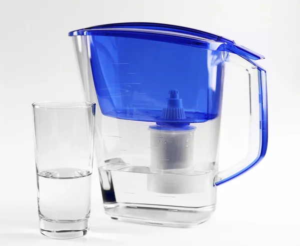 Blauw waterfilter met glas — Stockfoto