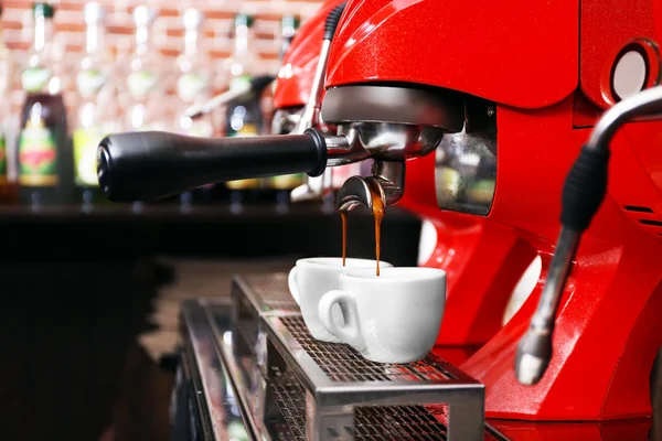 Coffee machine with cups — Stock Photo, Image