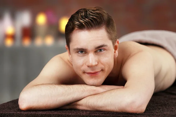 Man relaxing in spa salon — Stock Photo, Image