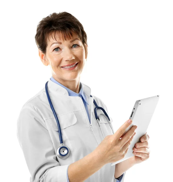 Tablet ile profesyonel doktor — Stok fotoğraf