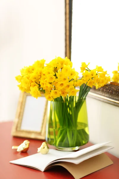 Krásnou kytici žlutého narcisu — Stock fotografie