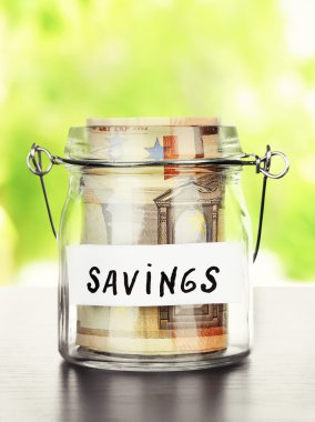 Banknot dolu kavanoz