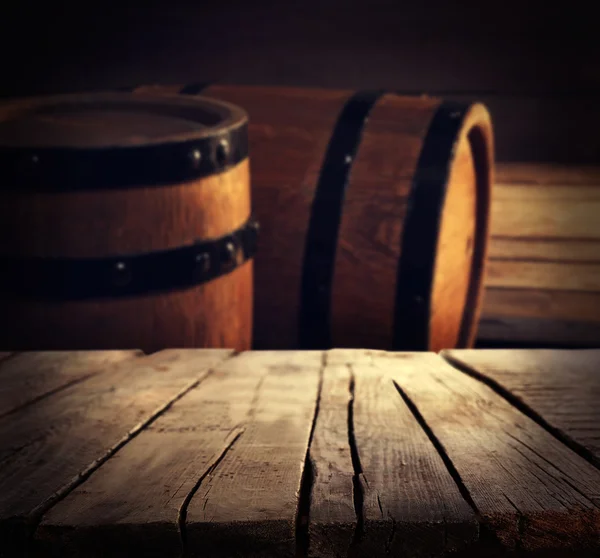 Barrels of wine and wooden desk — Stock Photo, Image