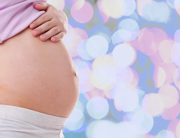 Mujer embarazada de cerca — Foto de Stock