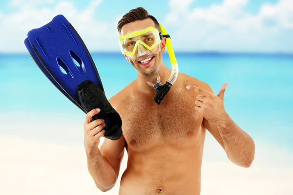 Jonge man met zwemmen masker — Stockfoto