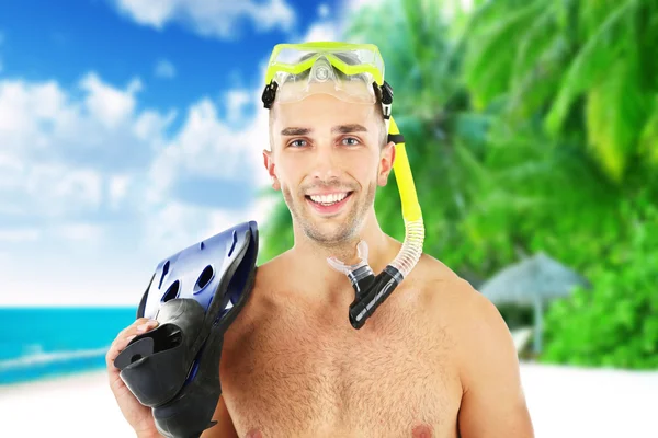 Junger Mann mit Schwimmflossen — Stockfoto