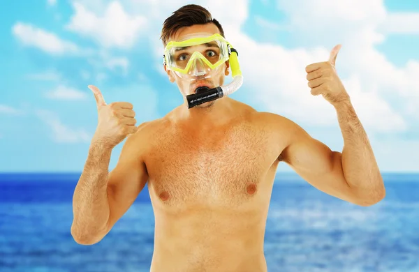 Junger Mann mit Schwimmmaske — Stockfoto