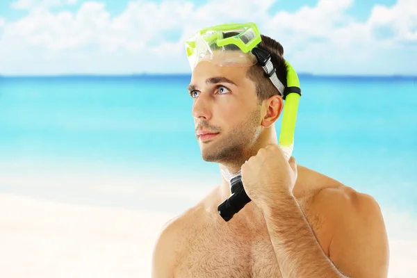 Junger Mann mit Schwimmmaske — Stockfoto