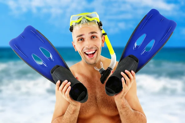 Junger Mann mit Schwimmmaske — Stockfoto