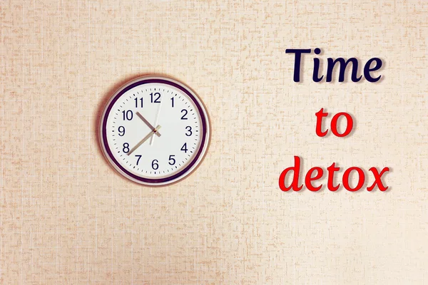 Klasik bej duvar saati