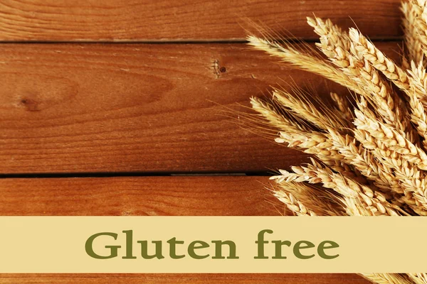 Spikelets of wheat and text Gluten free — Stock Photo, Image