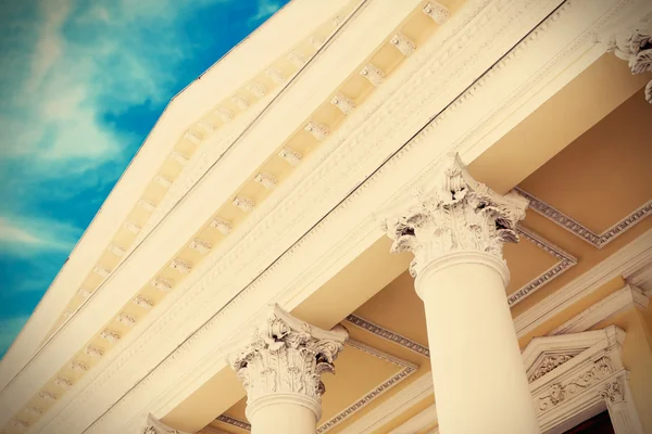 Courthouse facade with columns — Stock Photo, Image