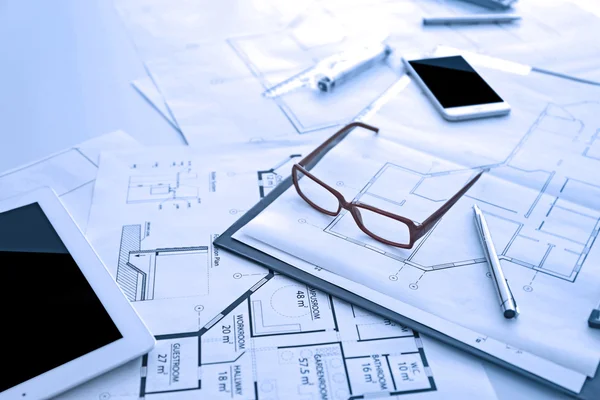 Blueprints and glasses on table — Stock Photo, Image