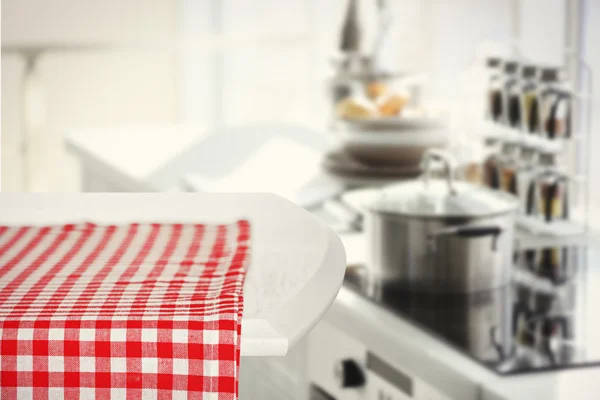 Mesa de madeira com guardanapo — Fotografia de Stock