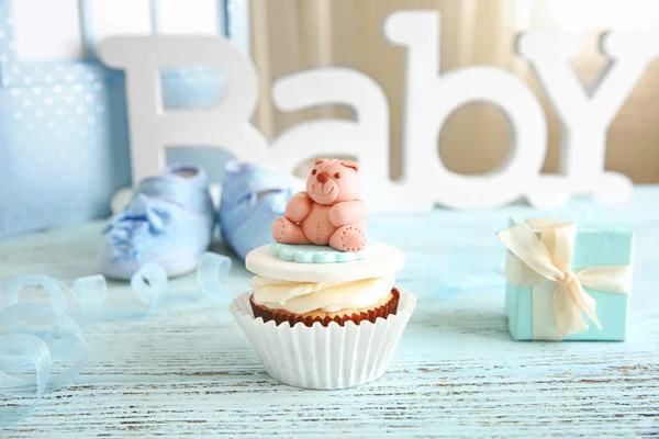 Palabra bebé y cupcake —  Fotos de Stock