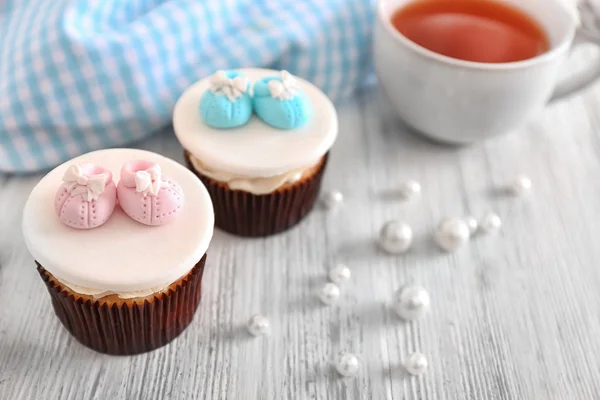 Decorative cupcakes with cup — Stock Photo, Image