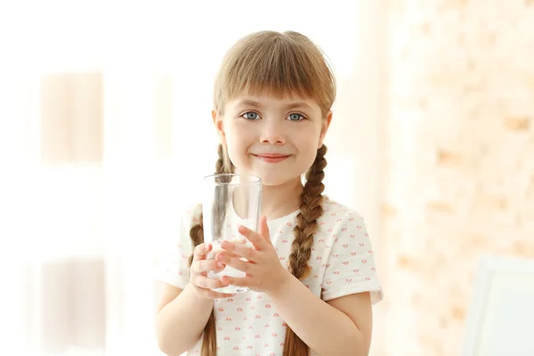 Söt liten flicka — Stockfoto