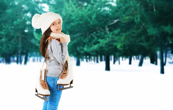 Menina com patins — Fotografia de Stock