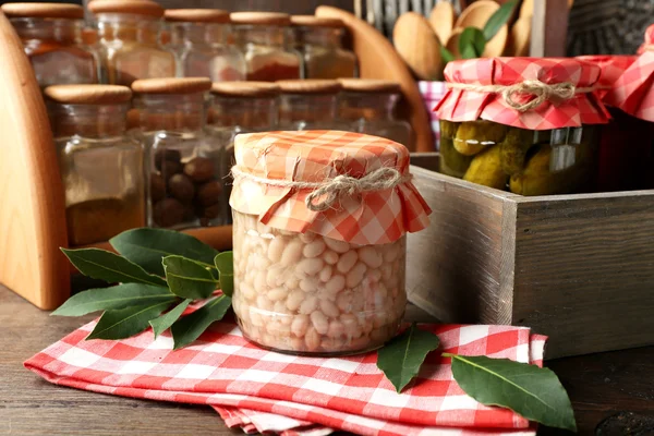 Frascos con verduras en vinagre — Foto de Stock