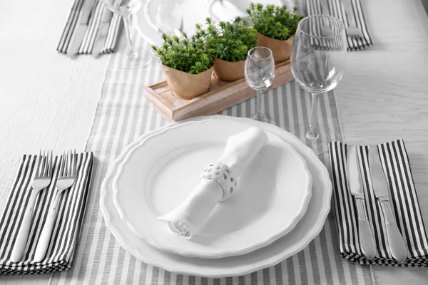 Hermoso ajuste de mesa — Foto de Stock