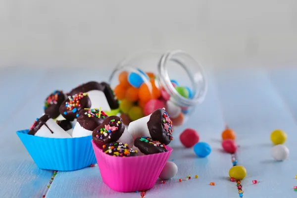 Smakelijke marshmallows met chocolade — Stockfoto