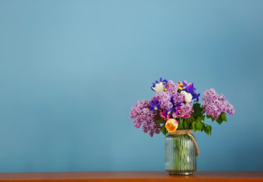 Taze bahar çiçekleri