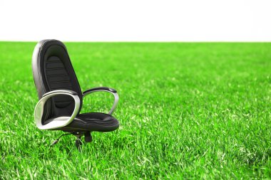 buğday alan sandalyede