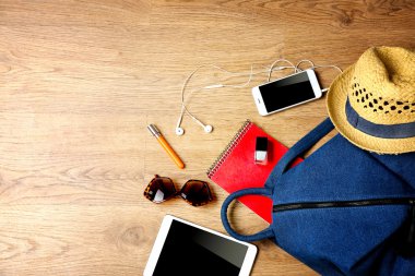 Becerikli ve aksesuarları ile sırt çantası