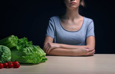 Yeme bozukluğu acı kadın 