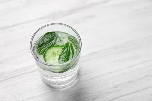 Infused cucumber water — Stock Photo, Image