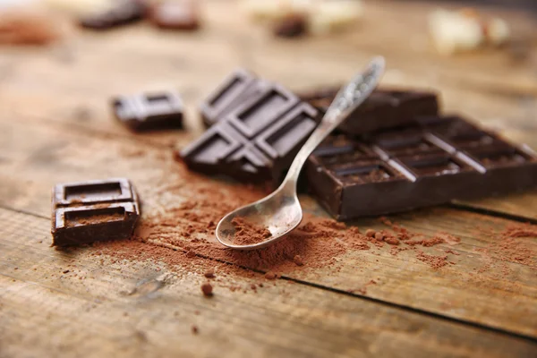 Dark chocolate and cocoa powder — Stock Photo, Image