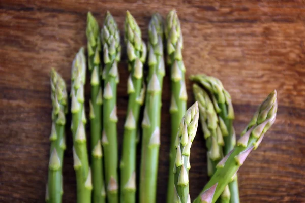 Asparagus on wooden table — Stock Photo, Image