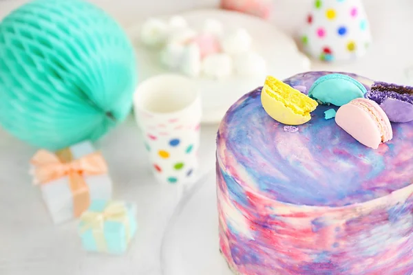 Sabroso pastel de color — Foto de Stock