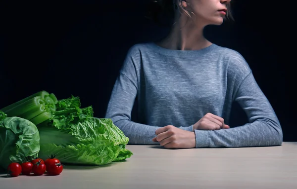 Mujer que sufre de trastorno alimentario —  Fotos de Stock