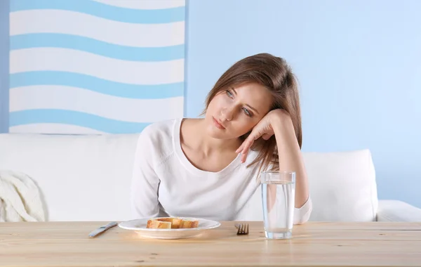 Depressed girl with eating disorder — Stock Photo, Image