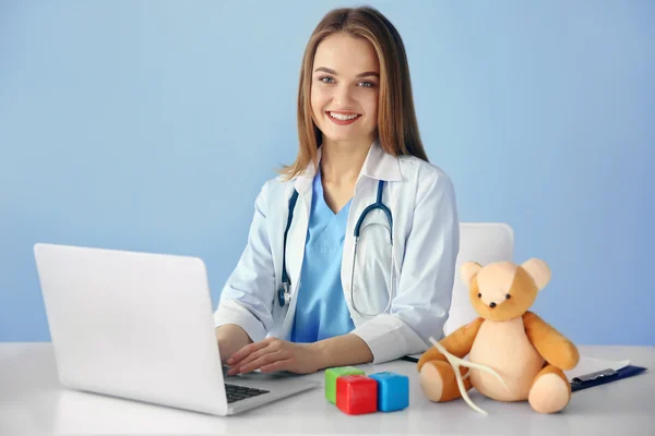 Young beautiful female doctor — Stock Photo, Image