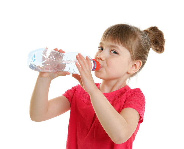 девушка ест макароны
