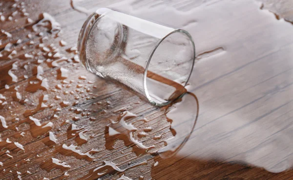 Gebroken gekanteld glas — Stockfoto