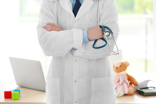 Handsome pediatrician doctor — Stock Photo, Image