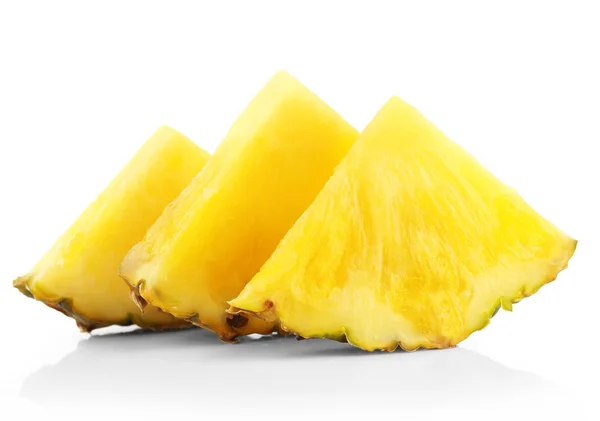 Affettato succoso ananas su bianco — Foto Stock