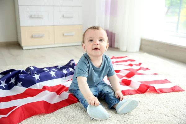 亲爱的男孩和美国国旗 — 图库照片