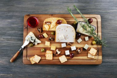 farklı peynir çeşitleri.