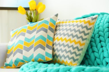 Şık yastık yığını