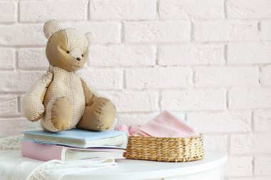 Bebek oyuncak ve giysi