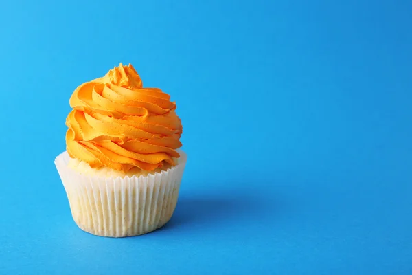 Πολύχρωμο γενέθλια cupcake — Φωτογραφία Αρχείου